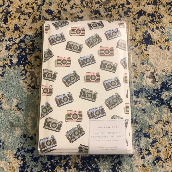 MOLLY & REX™

6 PADDED ENVELOPES - Picture 1 of 1